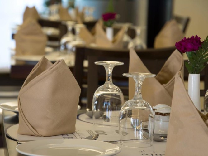 Ajman Beach Hotel - Immagine 10