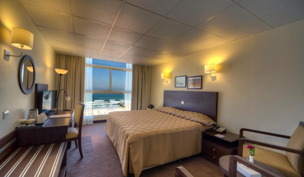 Ajman Beach Hotel - Immagine 6