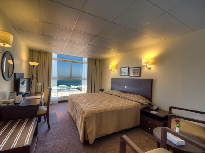 Ajman Beach Hotel - Immagine 6