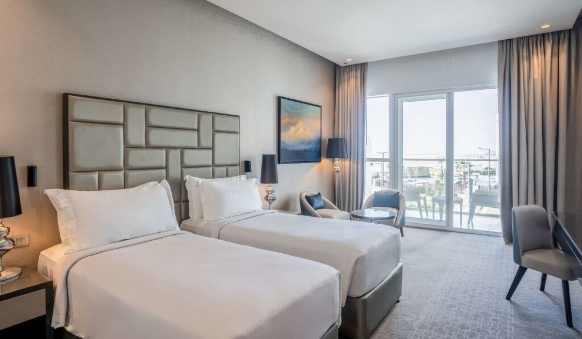 Radisson Dubai Damac Hills - Immagine 8
