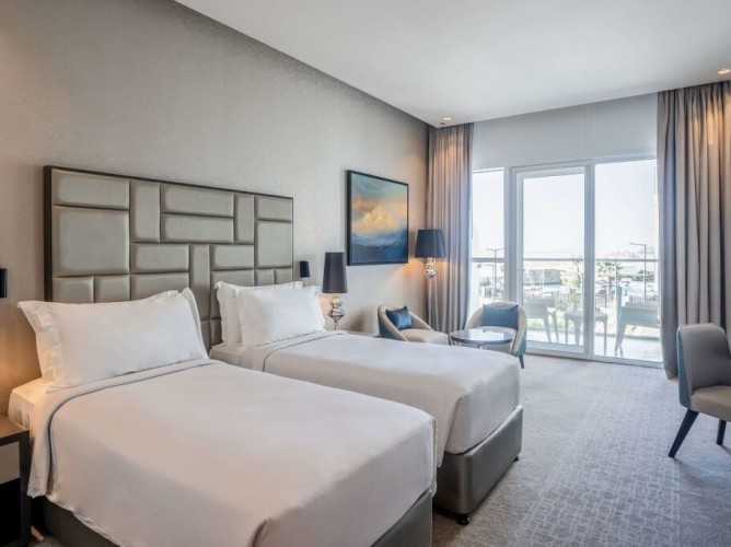 Radisson Dubai Damac Hills - Immagine 8