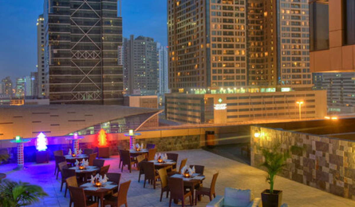 Two Seasons Hotel & Apartments - Immagine 2