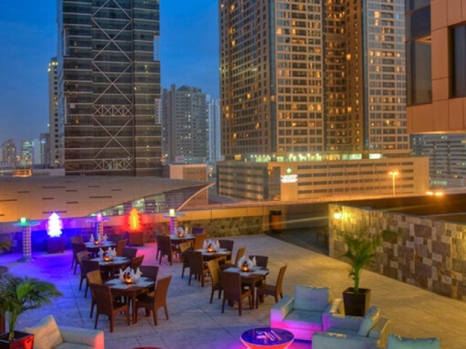 Two Seasons Hotel & Apartments - Immagine 2