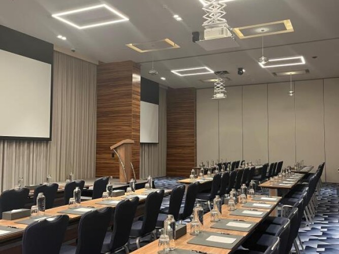 Grand Cosmopolitan Hotel - Immagine 9