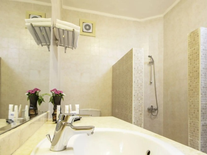 Three Corners Sunny Beach Resort - Immagine 9