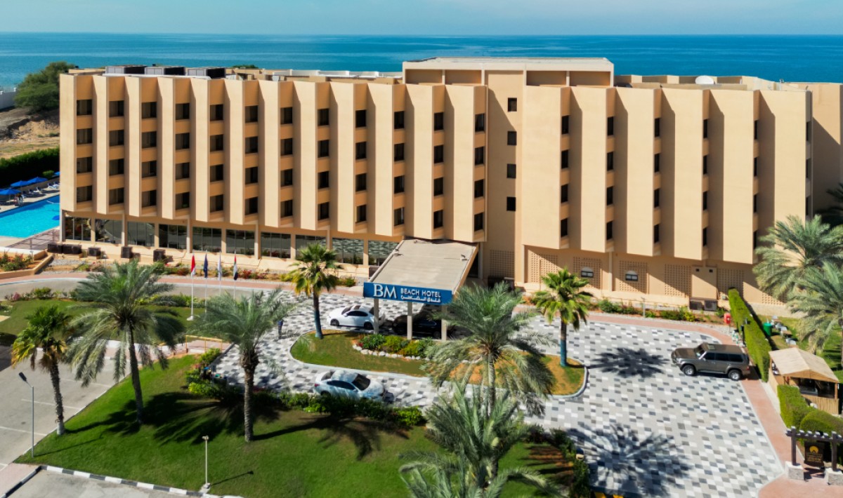 BM Beach Hotel - Immagine 1