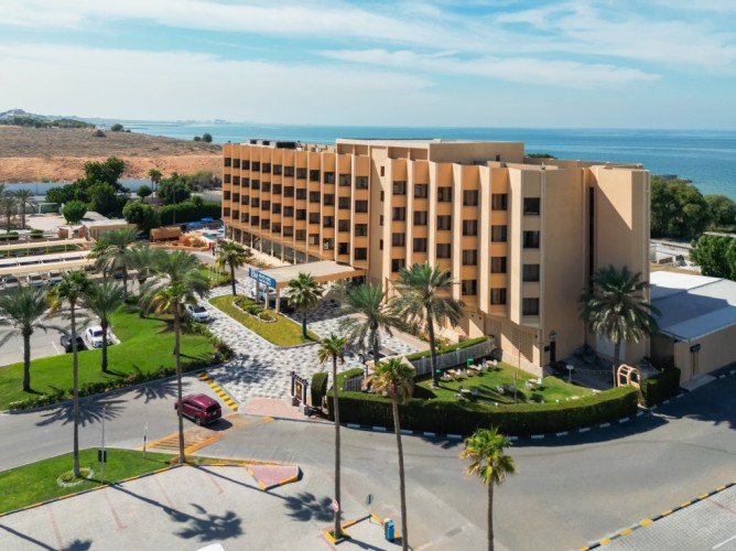 BM Beach Hotel Ras Al Khaimah — Hotel sulla spiaggia con camere vista ...