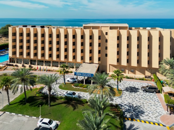 BM Beach Hotel - Immagine 1