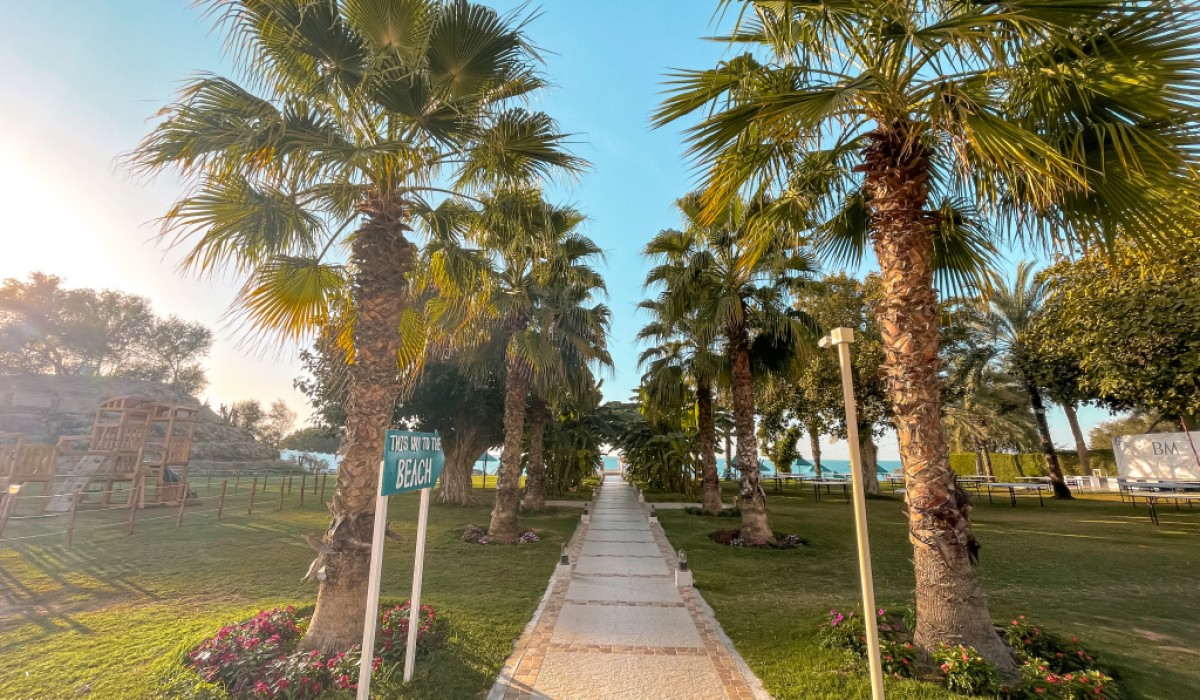 BM Beach Hotel - Immagine 6