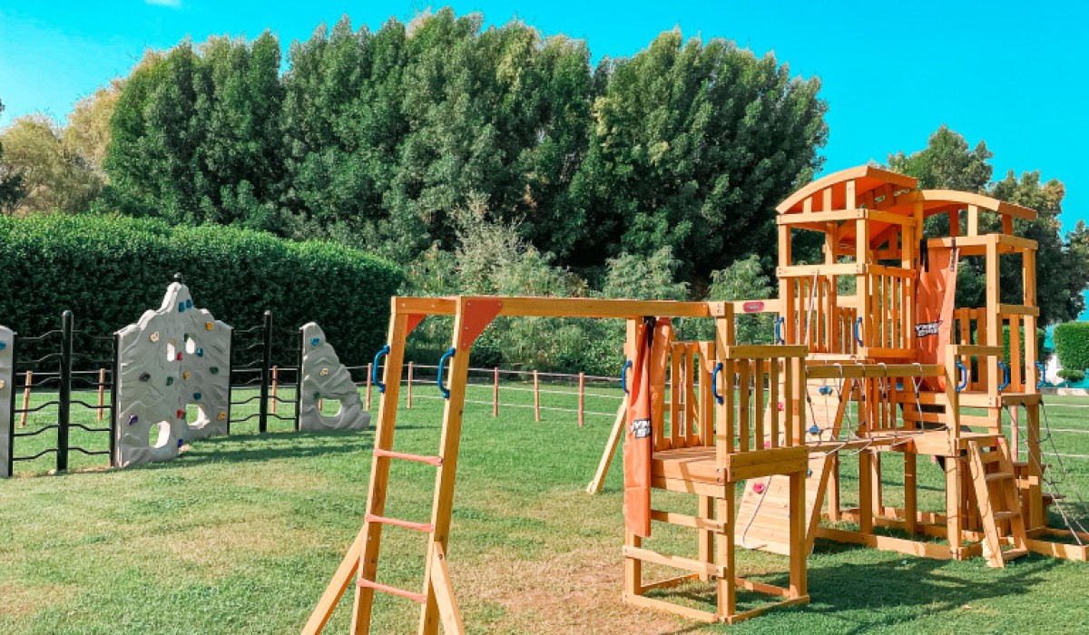 BM Beach Hotel - Immagine 7