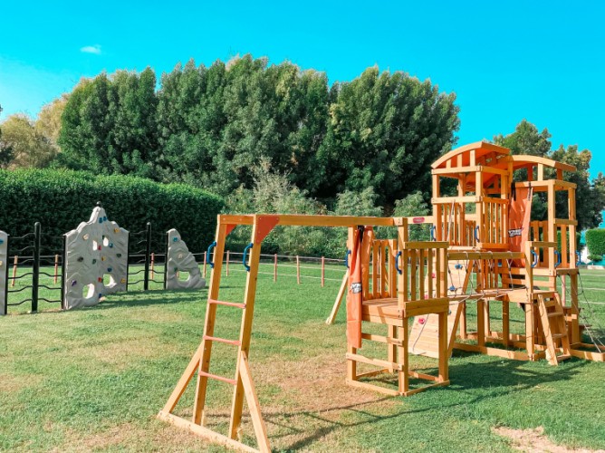 BM Beach Hotel - Immagine 7