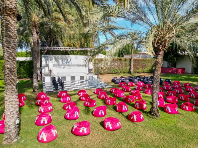 BM Beach Hotel - Immagine 10