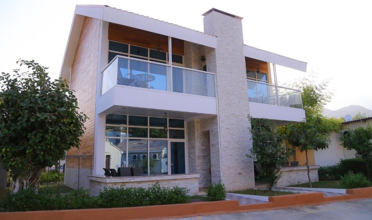 Sandy Beach Hotel and Resort - Immagine 1