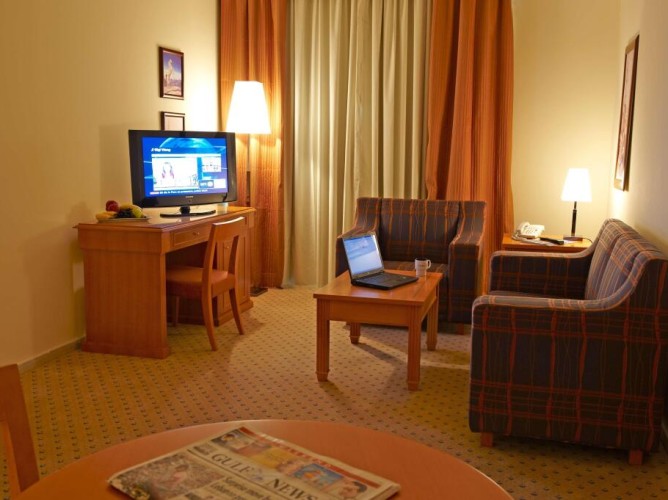Golden Tulip Sharjah Hotel Apartments - Immagine 9