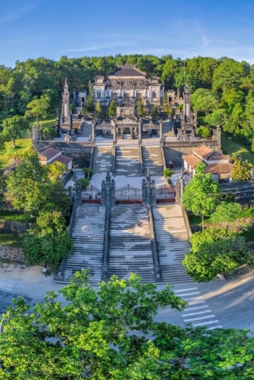 Tomba di Khai Dinh, villaggio d'incenso di Thuy Xuan