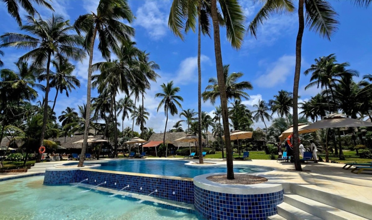 Bluebay Beach Resort & Spa - Immagine 1