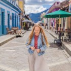 San Cristóbal de Las Casas, dove il centro storico conserva intatto lo stile coloniale spagnolo: vie in ciottoli, tetti rossi, balconi fioriti e facciate variopinte.