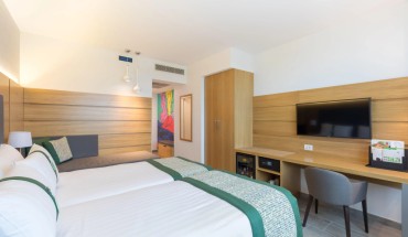 Holiday Inn Naples by IHG