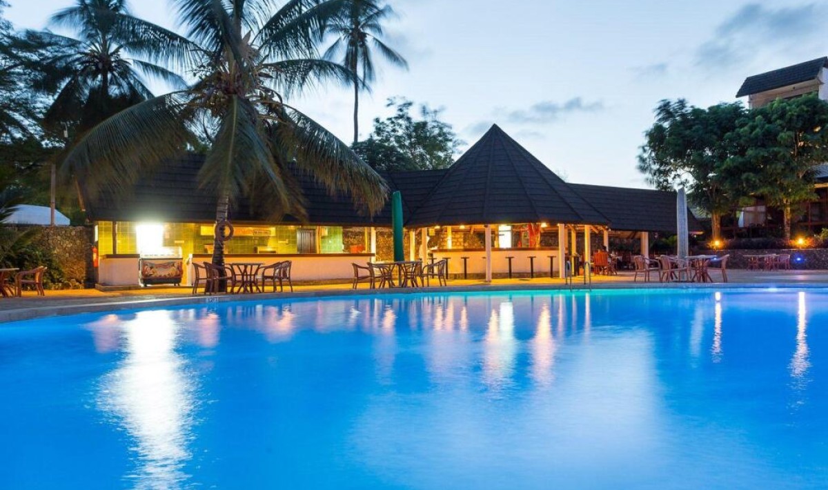 Travellers Beach Hotel & Club - Immagine 1