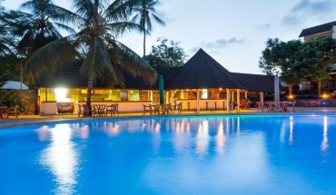 Travellers Beach Hotel & Club