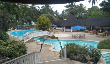 Travellers Beach Hotel & Club