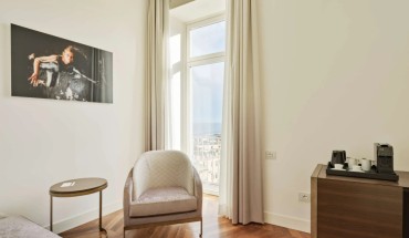 De Bonart Naples, Curio Collection by Hilton