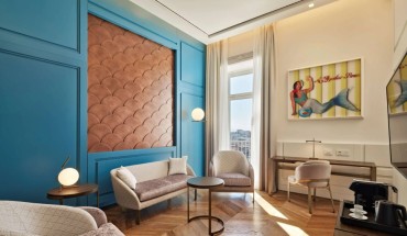 De Bonart Naples, Curio Collection by Hilton