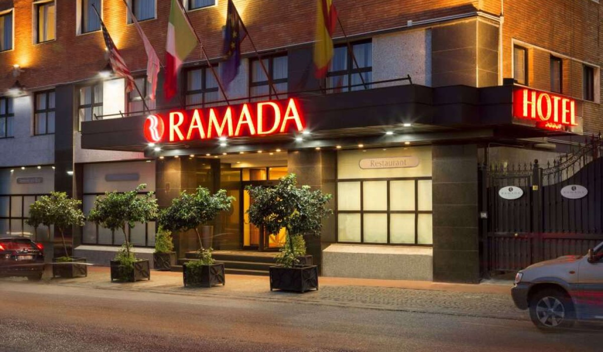 Ramada by Wyndham Naples - Immagine 2