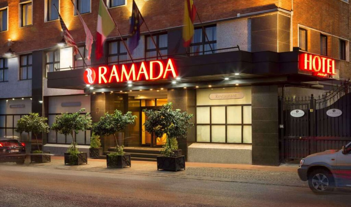 Ramada by Wyndham Naples - Immagine 1