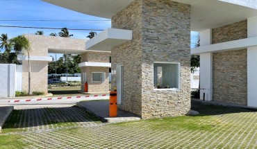 Family Getaway Apartment - On The Beach