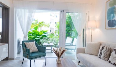 Family Getaway Apartment - Right On The Beach