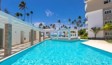 Family Getaway Apartment - Right On The Beach