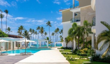 Family Getaway Apartment - Right On The Beach