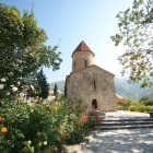 La leggenda attribuisce la chiesa a San Eliseo, discepolo dell’apostolo Taddeo, giunto a Gis per diffondere il cristianesimo e costruire qui il luogo di culto