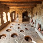 Regione di Kakheti, Georgia orientale: antica cantina del monastero di Nekresi con tradizionali vasi kvevri per il vino, nel cuore della storica area vitivinicola con capoluogo Telavi.