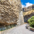 Colonne di basalto “Symphony of Stones” nella gola di Garni, lungo il fiume Azat in Armenia: spettacolare formazione naturale tra le attrazioni più iconiche del Caucaso.