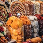 Mercato GUM di Yerevan, storico e vivace bazar vicino al Tashir center, nato in epoca sovietica, oggi tra le attrazioni locali più autentiche della capitale armena.