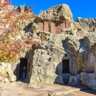 Monastero di Geghard in Armenia, patrimonio UNESCO, celebre per la Sacra Lancia: affascinante complesso rupestre tra i simboli religiosi più importanti del Caucaso.