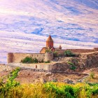 Monastero di Khor Virap, celebre luogo di pellegrinaggio, legato a San Gregorio Illuminatore, offre una vista unica e spettacolare sul Monte Ararat.