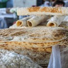 Il lavash armeno è sottile e flessibile, dal gusto delicato e tostato, profumo caldo di pane e consistenza che può essere morbida o croccante.