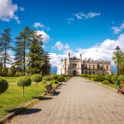 Il Museo Storico e Architettonico dei Palazzi Dadiani si trova a Zugdidi, in Georgia, immerso in un elegante parco e testimonia la storia della nobile famiglia Dadiani.