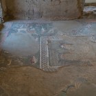 Spettacolare mosaico delle antiche terme greco-romane di Garni in Armenia, con motivi decorativi raffinati che testimoniano l’eleganza dell’arte classica.