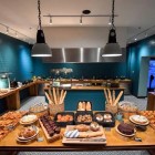 Buffet della colazione al Gudauri Inn con ampia selezione di prodotti dolci e salati, specialità georgiane e proposte internazionali per iniziare al meglio la giornata.