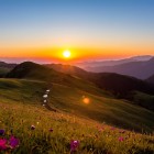 Alba sulla catena montuosa del Meskheti in Georgia, nei pressi del Monte Zegari. Le valli si aprono tra rilievi dolci e natura estesa, in un paesaggio ampio e silenzioso.
