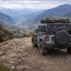 Trasferimento in 4x4 verso il Monte Zekari, a 2.182 metri nella catena del Meskheti, tra le regioni di Imereti e Samtskhe-Javakheti.