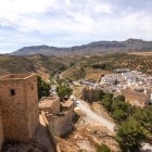 L'Alcazaba di Antequera custodisce secoli di storia tra possenti mura, torri difensive e antiche pietre romane. Un simbolo dell'eredità araba nel cuore dell'Andalusia.