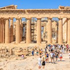 Il Partenone domina l'Acropoli da quasi 2.500 anni. Tempio dedicato ad Atena, continua a raccontare la grandezza della civiltà greca e il fascino senza tempo di Atene