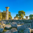 L'unica colonna rimasta del Tempio di Zeus ricorda la grandezza dell'antica Olimpia. Qui sorgeva una delle Sette Meraviglie del Mondo Antico, dedicata al padre degli dei.