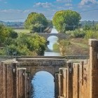 Nel cuore di Frómista, il Canale di Castiglia regala uno degli scorci più iconici della regione: antiche chiuse e ponti raccontano l'ingegno dell'Illuminismo spagnolo.
