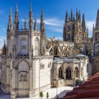 La Cattedrale di Burgos, Patrimonio UNESCO, sorge su un antico tempio romanico e conquista con l’eleganza del gotico franco-normanno, nel cuore della Castiglia e León.